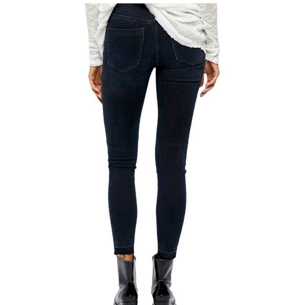 Free People Ivy Mid Rise Released Hem
Skinny Jeans